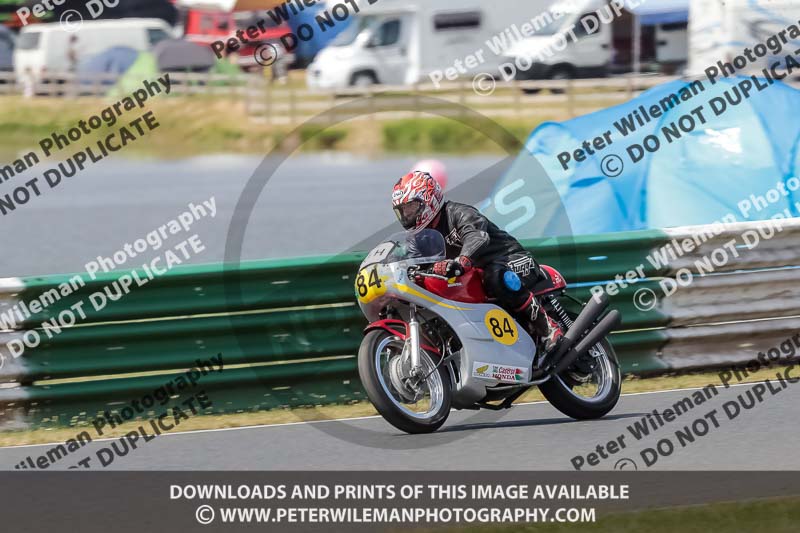 Vintage motorcycle club;eventdigitalimages;mallory park;mallory park trackday photographs;no limits trackdays;peter wileman photography;trackday digital images;trackday photos;vmcc festival 1000 bikes photographs