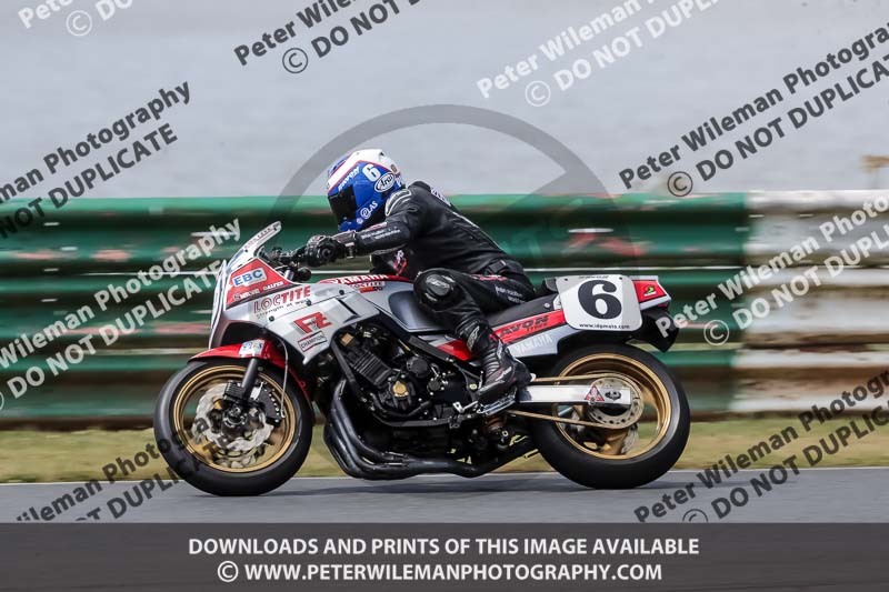 Vintage motorcycle club;eventdigitalimages;mallory park;mallory park trackday photographs;no limits trackdays;peter wileman photography;trackday digital images;trackday photos;vmcc festival 1000 bikes photographs