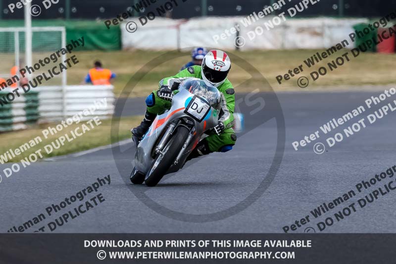 Vintage motorcycle club;eventdigitalimages;mallory park;mallory park trackday photographs;no limits trackdays;peter wileman photography;trackday digital images;trackday photos;vmcc festival 1000 bikes photographs