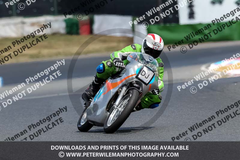 Vintage motorcycle club;eventdigitalimages;mallory park;mallory park trackday photographs;no limits trackdays;peter wileman photography;trackday digital images;trackday photos;vmcc festival 1000 bikes photographs