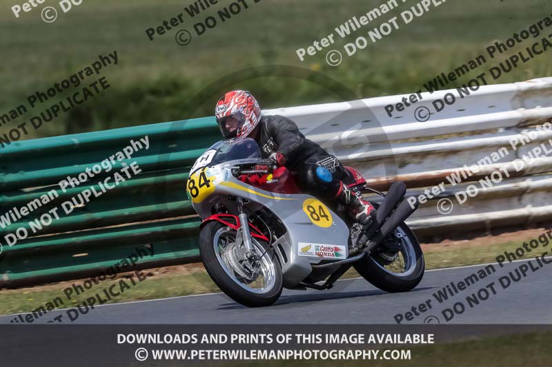 Vintage motorcycle club;eventdigitalimages;mallory park;mallory park trackday photographs;no limits trackdays;peter wileman photography;trackday digital images;trackday photos;vmcc festival 1000 bikes photographs