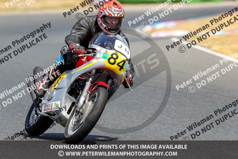 Vintage motorcycle club;eventdigitalimages;mallory park;mallory park trackday photographs;no limits trackdays;peter wileman photography;trackday digital images;trackday photos;vmcc festival 1000 bikes photographs