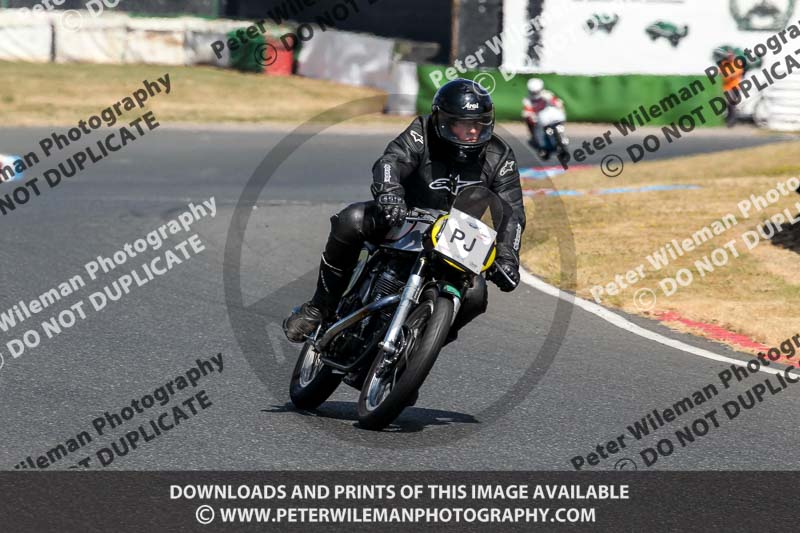 Vintage motorcycle club;eventdigitalimages;mallory park;mallory park trackday photographs;no limits trackdays;peter wileman photography;trackday digital images;trackday photos;vmcc festival 1000 bikes photographs
