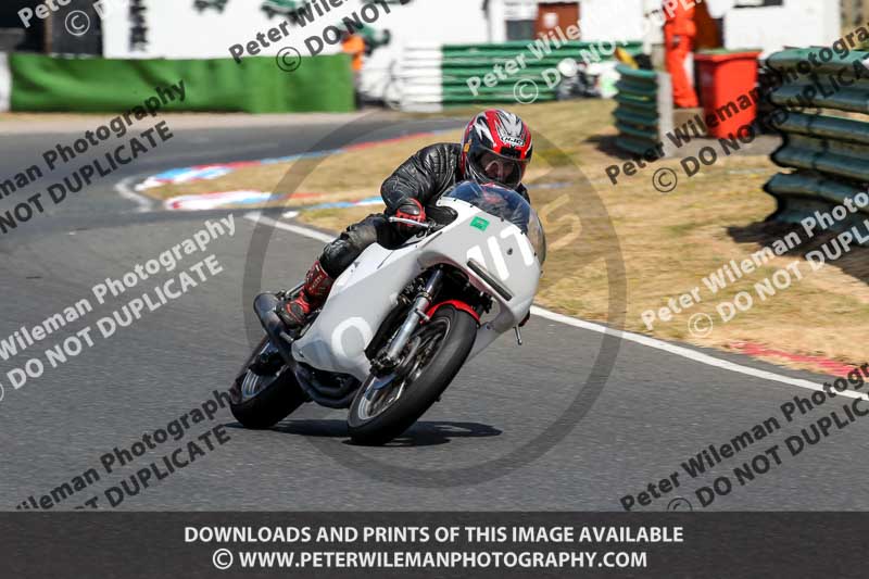 Vintage motorcycle club;eventdigitalimages;mallory park;mallory park trackday photographs;no limits trackdays;peter wileman photography;trackday digital images;trackday photos;vmcc festival 1000 bikes photographs