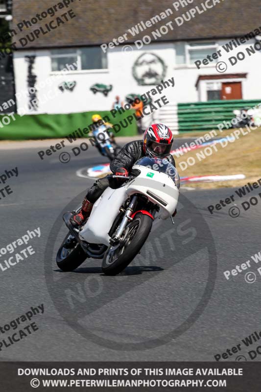 Vintage motorcycle club;eventdigitalimages;mallory park;mallory park trackday photographs;no limits trackdays;peter wileman photography;trackday digital images;trackday photos;vmcc festival 1000 bikes photographs