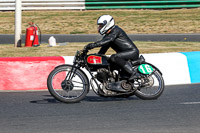 enduro-digital-images;event-digital-images;eventdigitalimages;mallory-park;mallory-park-photographs;mallory-park-trackday;mallory-park-trackday-photographs;no-limits-trackdays;peter-wileman-photography;racing-digital-images;trackday-digital-images;trackday-photos