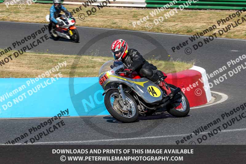 enduro digital images;event digital images;eventdigitalimages;mallory park;mallory park photographs;mallory park trackday;mallory park trackday photographs;no limits trackdays;peter wileman photography;racing digital images;trackday digital images;trackday photos