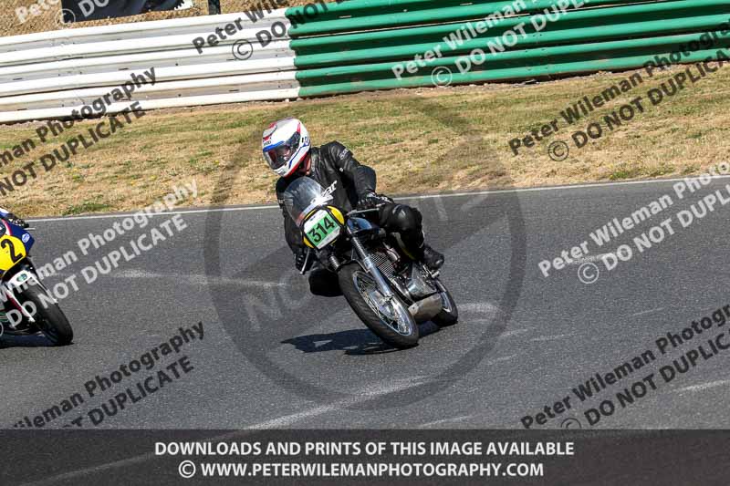 Vintage motorcycle club;eventdigitalimages;mallory park;mallory park trackday photographs;no limits trackdays;peter wileman photography;trackday digital images;trackday photos;vmcc festival 1000 bikes photographs
