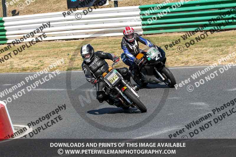 Vintage motorcycle club;eventdigitalimages;mallory park;mallory park trackday photographs;no limits trackdays;peter wileman photography;trackday digital images;trackday photos;vmcc festival 1000 bikes photographs