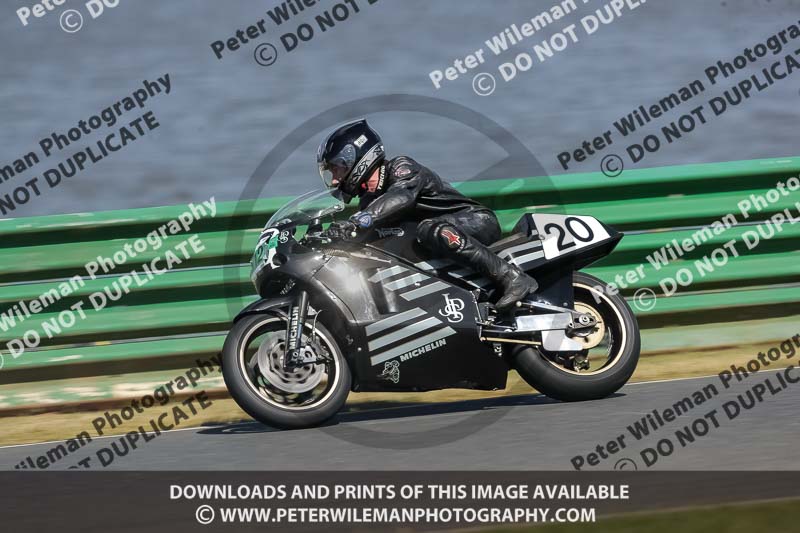 Vintage motorcycle club;eventdigitalimages;mallory park;mallory park trackday photographs;no limits trackdays;peter wileman photography;trackday digital images;trackday photos;vmcc festival 1000 bikes photographs