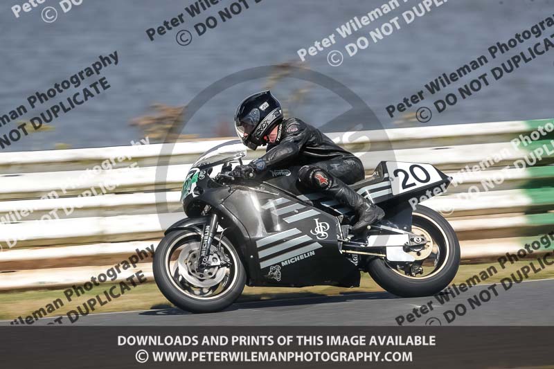 Vintage motorcycle club;eventdigitalimages;mallory park;mallory park trackday photographs;no limits trackdays;peter wileman photography;trackday digital images;trackday photos;vmcc festival 1000 bikes photographs