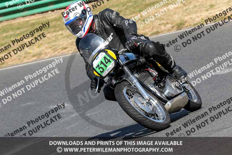 Vintage motorcycle club;eventdigitalimages;mallory park;mallory park trackday photographs;no limits trackdays;peter wileman photography;trackday digital images;trackday photos;vmcc festival 1000 bikes photographs