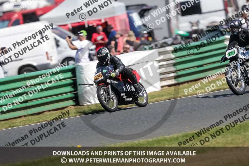 Vintage motorcycle club;eventdigitalimages;mallory park;mallory park trackday photographs;no limits trackdays;peter wileman photography;trackday digital images;trackday photos;vmcc festival 1000 bikes photographs
