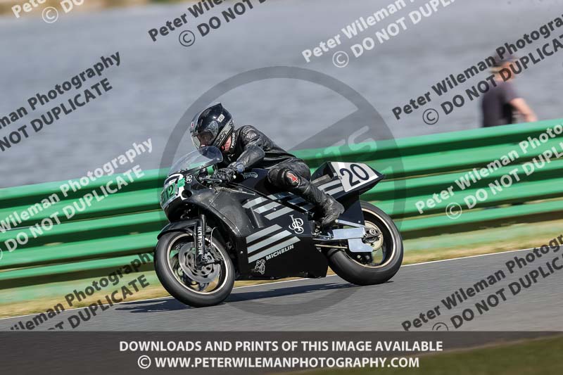 Vintage motorcycle club;eventdigitalimages;mallory park;mallory park trackday photographs;no limits trackdays;peter wileman photography;trackday digital images;trackday photos;vmcc festival 1000 bikes photographs
