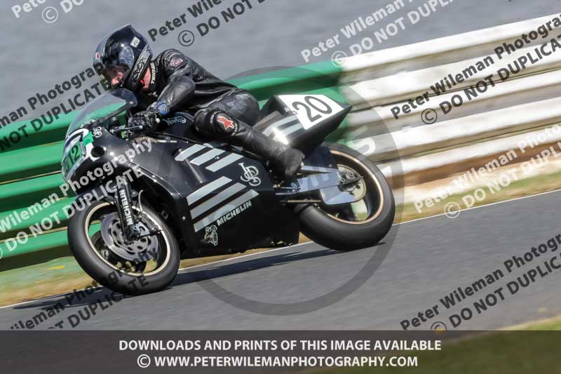Vintage motorcycle club;eventdigitalimages;mallory park;mallory park trackday photographs;no limits trackdays;peter wileman photography;trackday digital images;trackday photos;vmcc festival 1000 bikes photographs