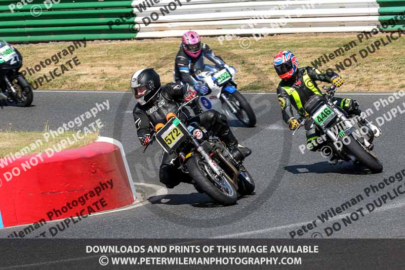 Vintage motorcycle club;eventdigitalimages;mallory park;mallory park trackday photographs;no limits trackdays;peter wileman photography;trackday digital images;trackday photos;vmcc festival 1000 bikes photographs