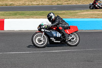 Vintage-motorcycle-club;eventdigitalimages;mallory-park;mallory-park-trackday-photographs;no-limits-trackdays;peter-wileman-photography;trackday-digital-images;trackday-photos;vmcc-festival-1000-bikes-photographs