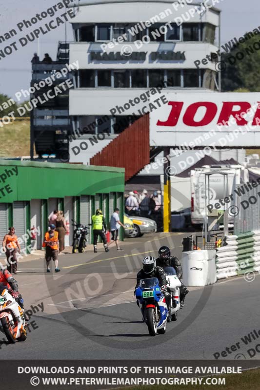 Vintage motorcycle club;eventdigitalimages;mallory park;mallory park trackday photographs;no limits trackdays;peter wileman photography;trackday digital images;trackday photos;vmcc festival 1000 bikes photographs