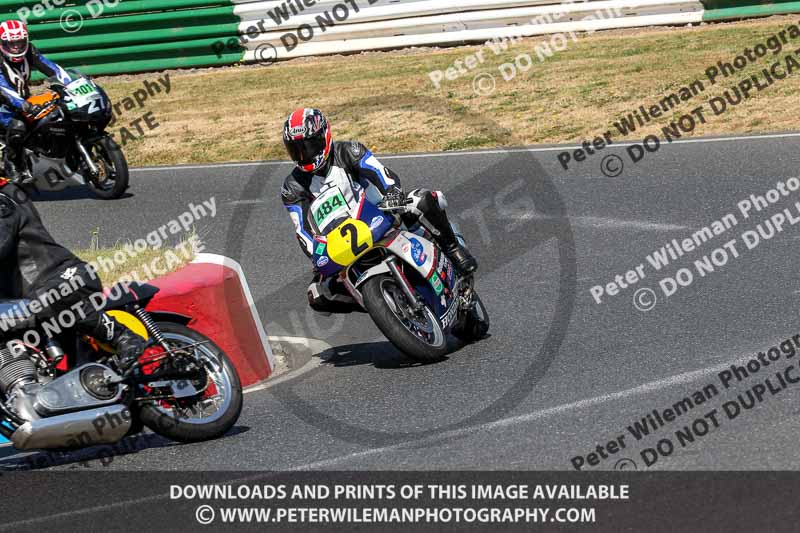 Vintage motorcycle club;eventdigitalimages;mallory park;mallory park trackday photographs;no limits trackdays;peter wileman photography;trackday digital images;trackday photos;vmcc festival 1000 bikes photographs
