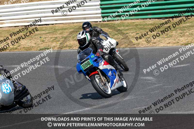 Vintage motorcycle club;eventdigitalimages;mallory park;mallory park trackday photographs;no limits trackdays;peter wileman photography;trackday digital images;trackday photos;vmcc festival 1000 bikes photographs