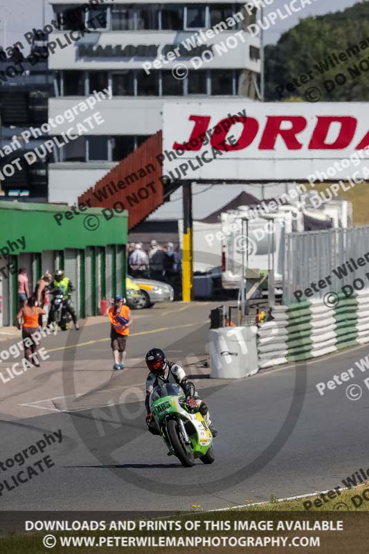 Vintage motorcycle club;eventdigitalimages;mallory park;mallory park trackday photographs;no limits trackdays;peter wileman photography;trackday digital images;trackday photos;vmcc festival 1000 bikes photographs