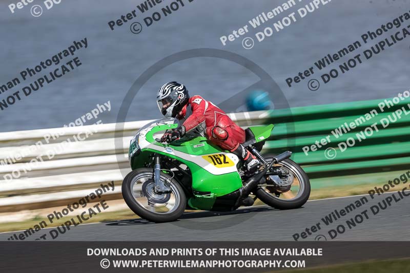 Vintage motorcycle club;eventdigitalimages;mallory park;mallory park trackday photographs;no limits trackdays;peter wileman photography;trackday digital images;trackday photos;vmcc festival 1000 bikes photographs
