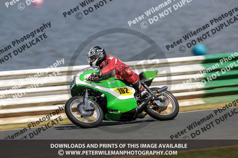 Vintage motorcycle club;eventdigitalimages;mallory park;mallory park trackday photographs;no limits trackdays;peter wileman photography;trackday digital images;trackday photos;vmcc festival 1000 bikes photographs