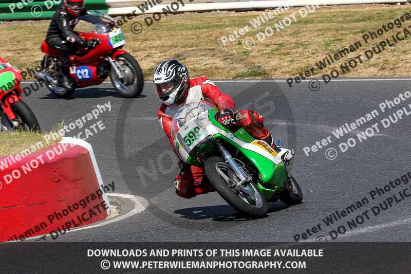 Vintage motorcycle club;eventdigitalimages;mallory park;mallory park trackday photographs;no limits trackdays;peter wileman photography;trackday digital images;trackday photos;vmcc festival 1000 bikes photographs