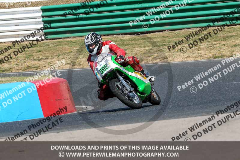 Vintage motorcycle club;eventdigitalimages;mallory park;mallory park trackday photographs;no limits trackdays;peter wileman photography;trackday digital images;trackday photos;vmcc festival 1000 bikes photographs