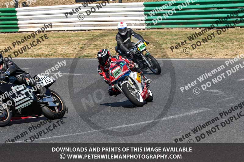 Vintage motorcycle club;eventdigitalimages;mallory park;mallory park trackday photographs;no limits trackdays;peter wileman photography;trackday digital images;trackday photos;vmcc festival 1000 bikes photographs