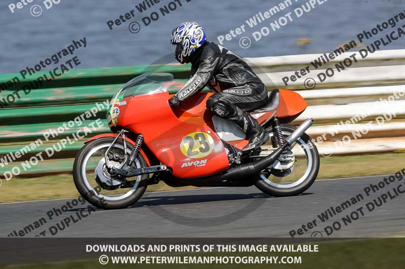 Vintage motorcycle club;eventdigitalimages;mallory park;mallory park trackday photographs;no limits trackdays;peter wileman photography;trackday digital images;trackday photos;vmcc festival 1000 bikes photographs
