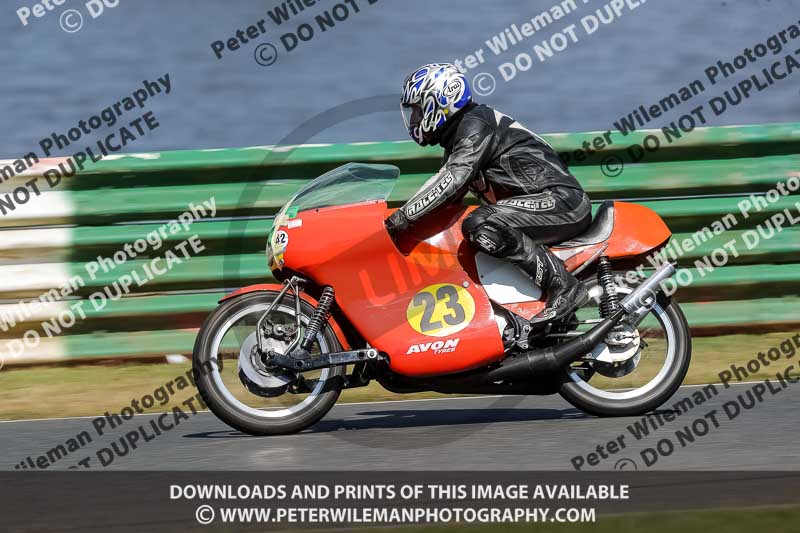 Vintage motorcycle club;eventdigitalimages;mallory park;mallory park trackday photographs;no limits trackdays;peter wileman photography;trackday digital images;trackday photos;vmcc festival 1000 bikes photographs