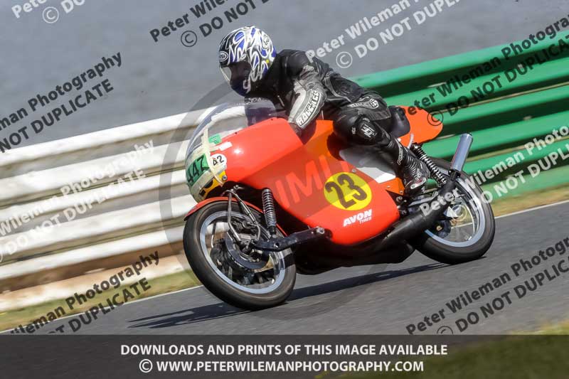 Vintage motorcycle club;eventdigitalimages;mallory park;mallory park trackday photographs;no limits trackdays;peter wileman photography;trackday digital images;trackday photos;vmcc festival 1000 bikes photographs