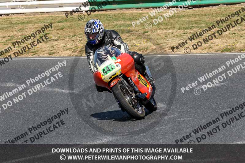 Vintage motorcycle club;eventdigitalimages;mallory park;mallory park trackday photographs;no limits trackdays;peter wileman photography;trackday digital images;trackday photos;vmcc festival 1000 bikes photographs