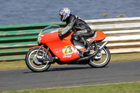 Vintage-motorcycle-club;eventdigitalimages;mallory-park;mallory-park-trackday-photographs;no-limits-trackdays;peter-wileman-photography;trackday-digital-images;trackday-photos;vmcc-festival-1000-bikes-photographs