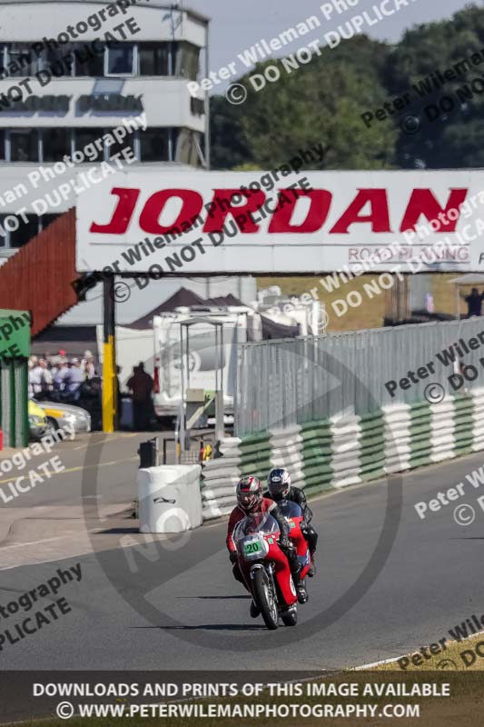 Vintage motorcycle club;eventdigitalimages;mallory park;mallory park trackday photographs;no limits trackdays;peter wileman photography;trackday digital images;trackday photos;vmcc festival 1000 bikes photographs