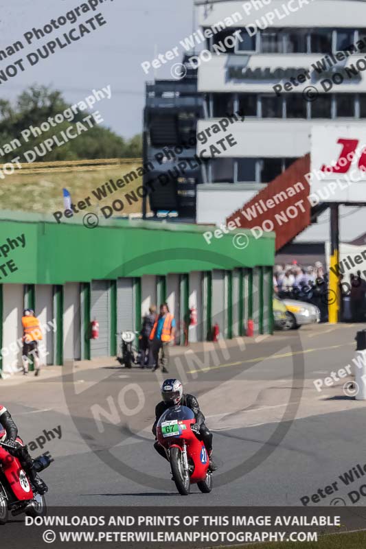 Vintage motorcycle club;eventdigitalimages;mallory park;mallory park trackday photographs;no limits trackdays;peter wileman photography;trackday digital images;trackday photos;vmcc festival 1000 bikes photographs