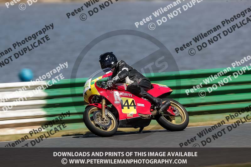 Vintage motorcycle club;eventdigitalimages;mallory park;mallory park trackday photographs;no limits trackdays;peter wileman photography;trackday digital images;trackday photos;vmcc festival 1000 bikes photographs