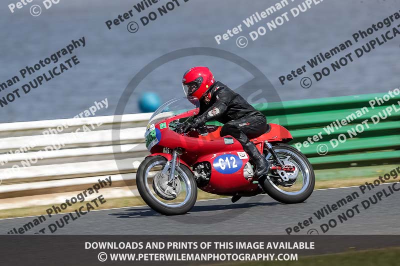 Vintage motorcycle club;eventdigitalimages;mallory park;mallory park trackday photographs;no limits trackdays;peter wileman photography;trackday digital images;trackday photos;vmcc festival 1000 bikes photographs