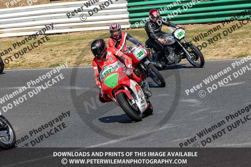 Vintage motorcycle club;eventdigitalimages;mallory park;mallory park trackday photographs;no limits trackdays;peter wileman photography;trackday digital images;trackday photos;vmcc festival 1000 bikes photographs