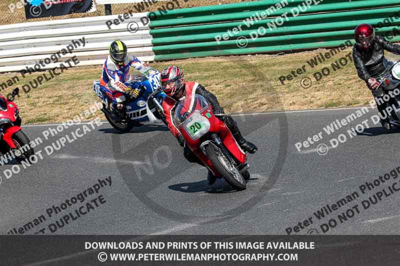 Vintage motorcycle club;eventdigitalimages;mallory park;mallory park trackday photographs;no limits trackdays;peter wileman photography;trackday digital images;trackday photos;vmcc festival 1000 bikes photographs