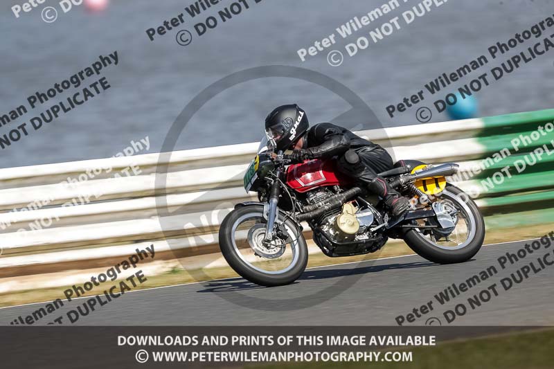 Vintage motorcycle club;eventdigitalimages;mallory park;mallory park trackday photographs;no limits trackdays;peter wileman photography;trackday digital images;trackday photos;vmcc festival 1000 bikes photographs