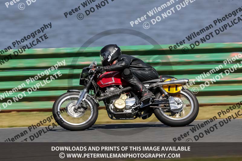 Vintage motorcycle club;eventdigitalimages;mallory park;mallory park trackday photographs;no limits trackdays;peter wileman photography;trackday digital images;trackday photos;vmcc festival 1000 bikes photographs