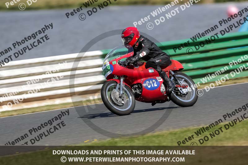 Vintage motorcycle club;eventdigitalimages;mallory park;mallory park trackday photographs;no limits trackdays;peter wileman photography;trackday digital images;trackday photos;vmcc festival 1000 bikes photographs