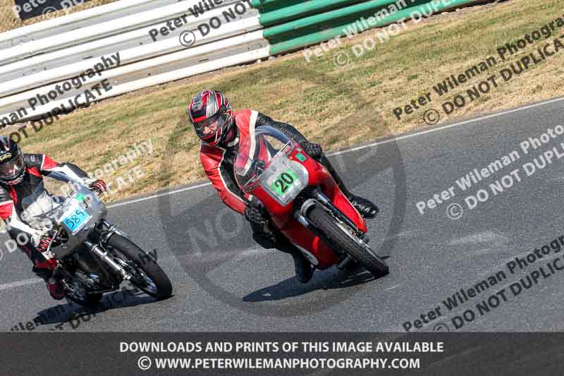 Vintage motorcycle club;eventdigitalimages;mallory park;mallory park trackday photographs;no limits trackdays;peter wileman photography;trackday digital images;trackday photos;vmcc festival 1000 bikes photographs