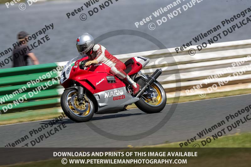 Vintage motorcycle club;eventdigitalimages;mallory park;mallory park trackday photographs;no limits trackdays;peter wileman photography;trackday digital images;trackday photos;vmcc festival 1000 bikes photographs