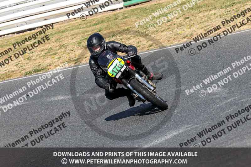 Vintage motorcycle club;eventdigitalimages;mallory park;mallory park trackday photographs;no limits trackdays;peter wileman photography;trackday digital images;trackday photos;vmcc festival 1000 bikes photographs