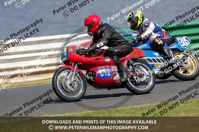 Vintage motorcycle club;eventdigitalimages;mallory park;mallory park trackday photographs;no limits trackdays;peter wileman photography;trackday digital images;trackday photos;vmcc festival 1000 bikes photographs
