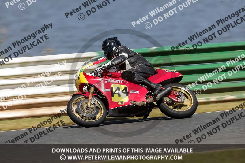 Vintage motorcycle club;eventdigitalimages;mallory park;mallory park trackday photographs;no limits trackdays;peter wileman photography;trackday digital images;trackday photos;vmcc festival 1000 bikes photographs