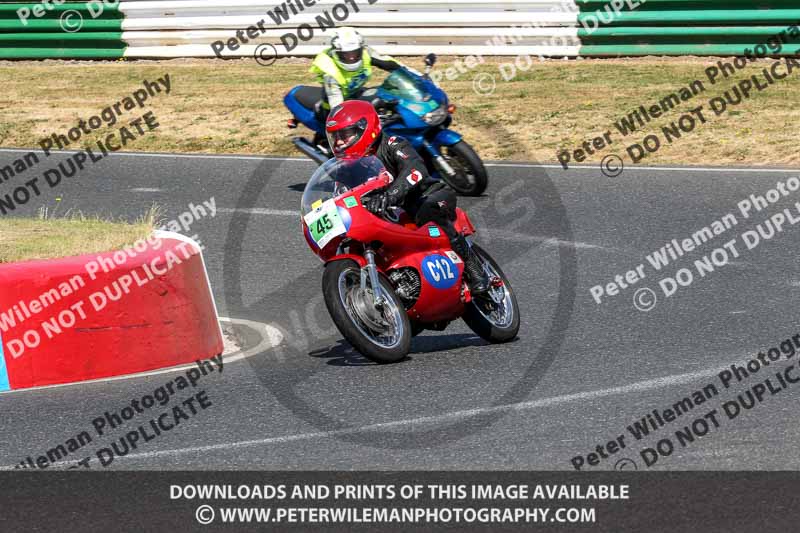 Vintage motorcycle club;eventdigitalimages;mallory park;mallory park trackday photographs;no limits trackdays;peter wileman photography;trackday digital images;trackday photos;vmcc festival 1000 bikes photographs